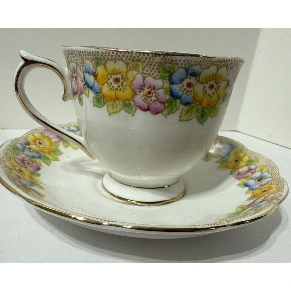 Royal Albert Very Pretty Floral 2662‎ Crown Bone China England 2pc Cup & Saucer